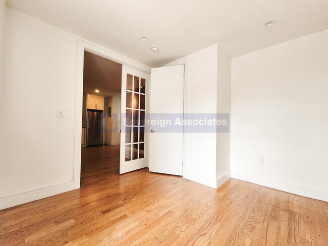 Foto del edificio - 4300 Broadway