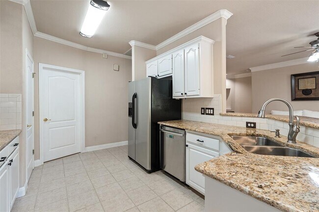 Building Photo - 102 Triton Ct
