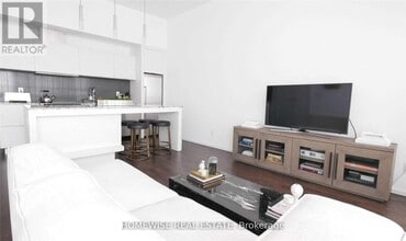 Building Photo - 8 Charlotte St