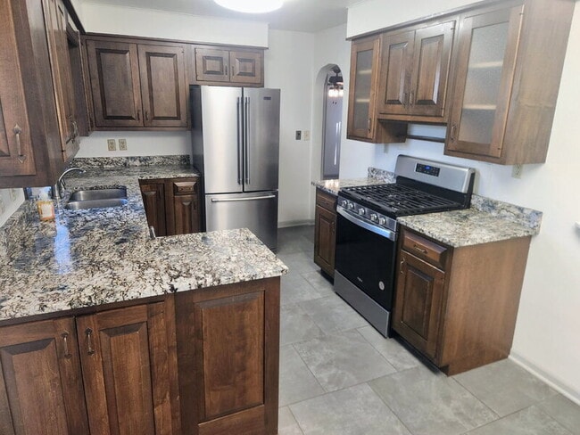 Building Photo - 1276 NE 52nd Ave