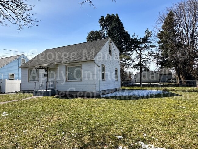 Building Photo - Gorgeous Spacious 4 Bedroom 1.5 Bath Singl...