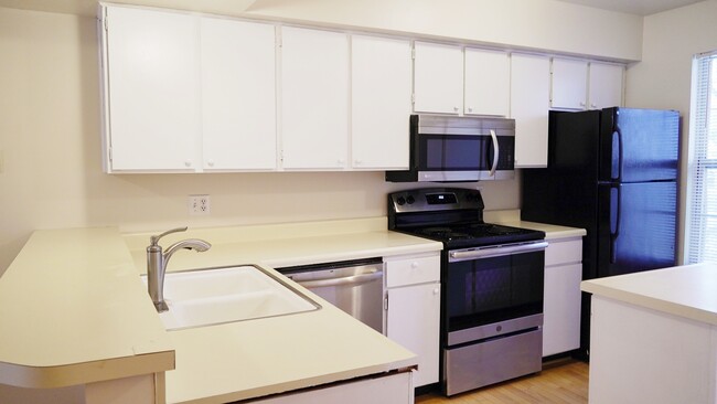 Kitchen - 5325 S Beacon Hill Cir