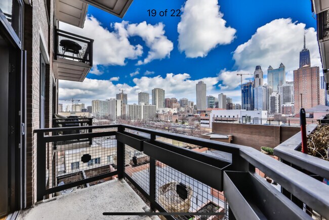 Private balcony - 849 N Franklin St