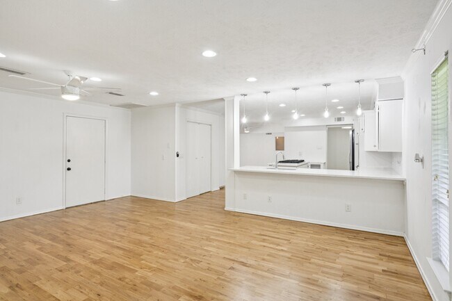 Foto del edificio - 4016 Willow Ridge Dr