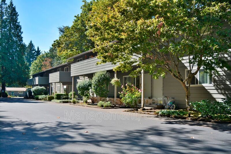 Primary Photo - 3855 Lake Grove Ave
