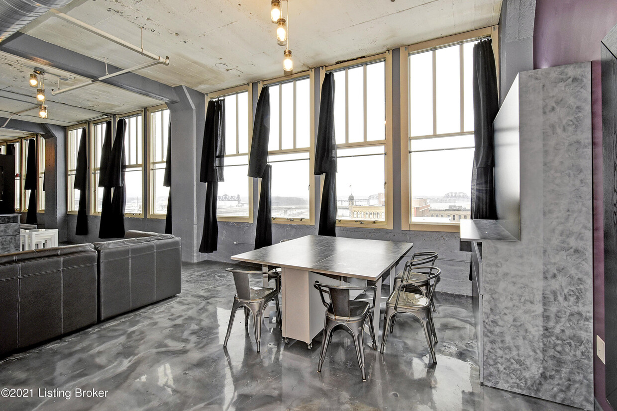 Foto principal - 815 W Market St