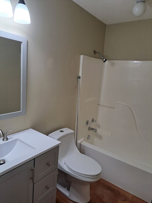 Foto del edificio - 3 Bed/3 Bath