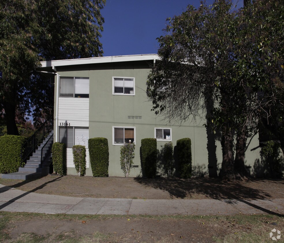 Building Photo - 13161 Oxnard St