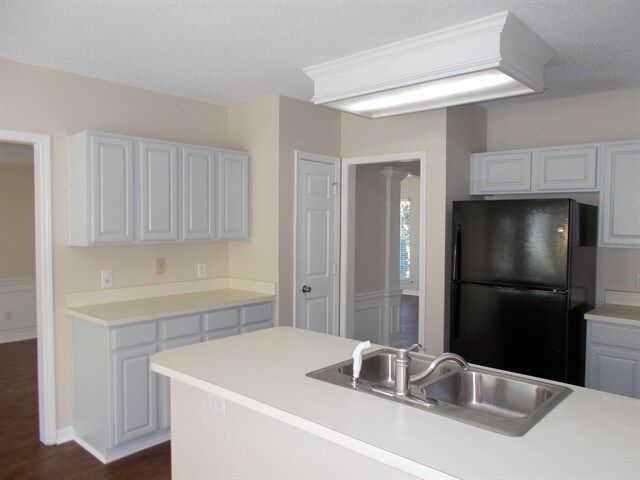 Foto del edificio - 221 Aylesbury Ln