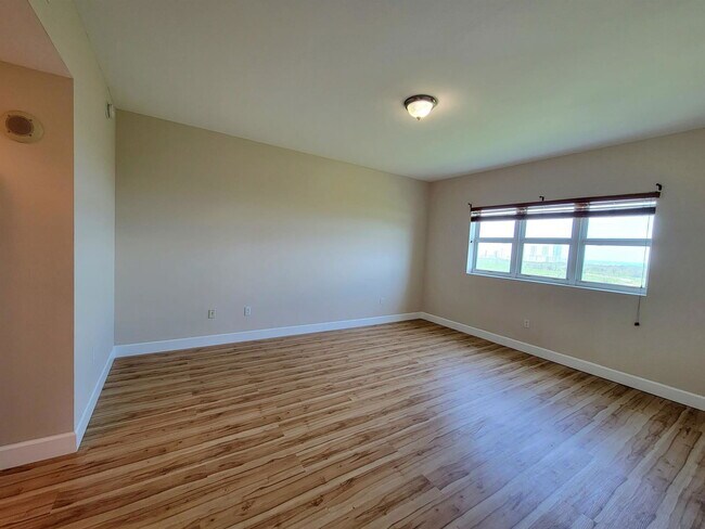 Photo - 15051 Royal Oaks Ln Apartment