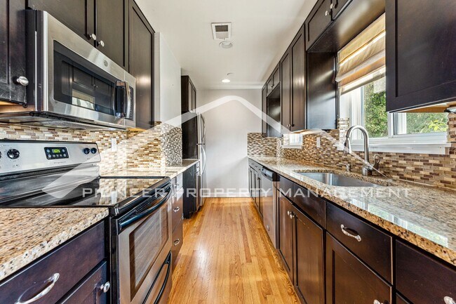 Foto del edificio - Beautiful Brick Ranch Hilltop Home!