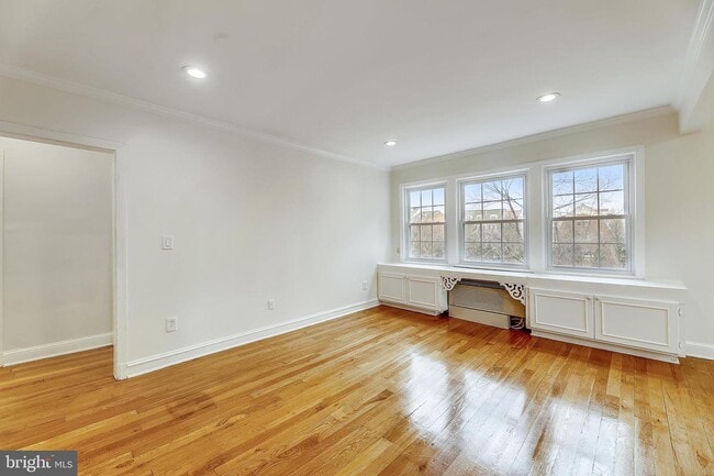 Building Photo - 1812 W Abingdon Dr