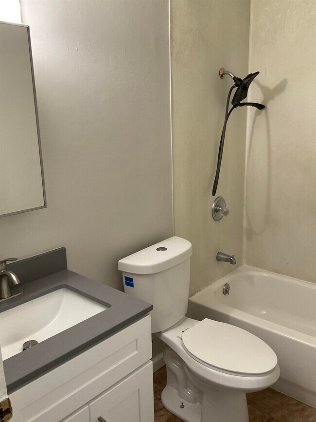 Foto del edificio - 1108 W 5th St