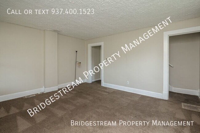 Building Photo - Spacious 2 bed, 1 bath duplex with basment...