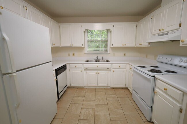 Building Photo - 6127-B Vinnie Dr