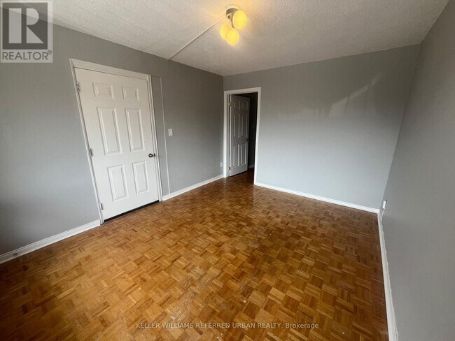 Photo du bâtiment - 222 Mortimer Ave
