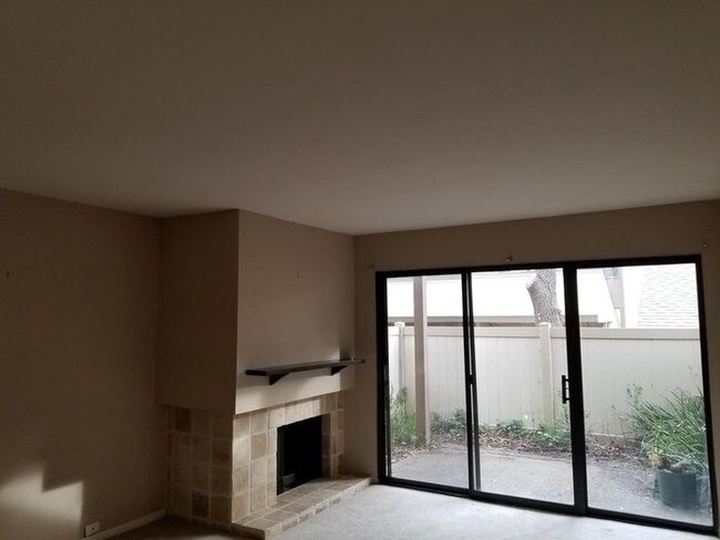 Building Photo - 510 Woodside Oaks