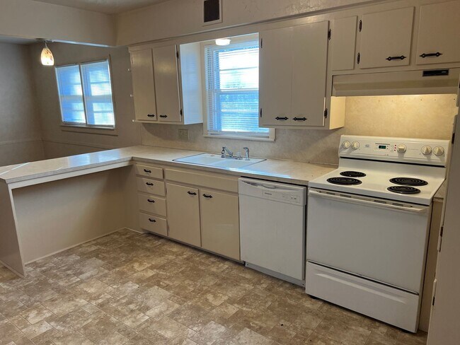 Foto del edificio - WOW!  3 bedroom! Glendale schools! SE!  $1...