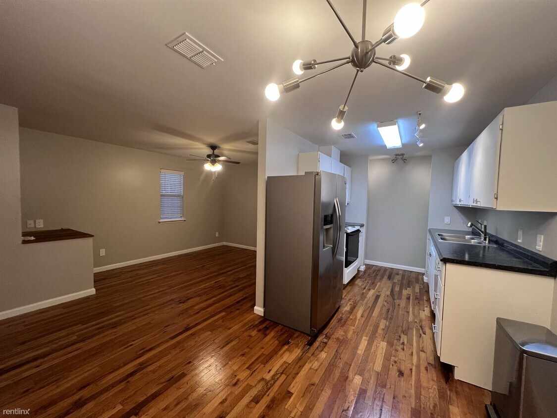 Primary Photo - 2 br, 2 bath Duplex - 719 West Georgia Str...