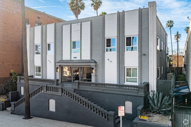 Alternar - 747 S New Hampshire