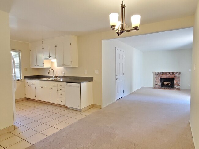 Building Photo - Charming Los Gatos Home Near Vasona, Quart...