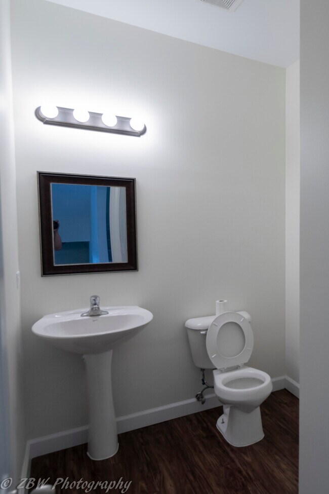 Foto del edificio - 1906 Indian Hill Ln