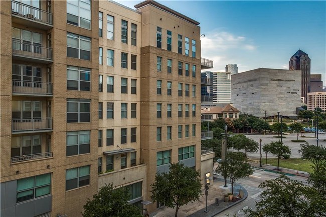 Foto del edificio - 2323 N Houston St