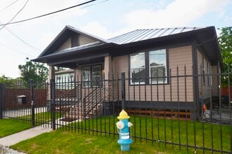 Building Photo - 1127 Hammock St