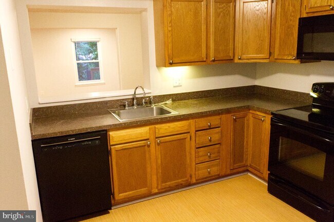Building Photo - 501 Oakmont Ct