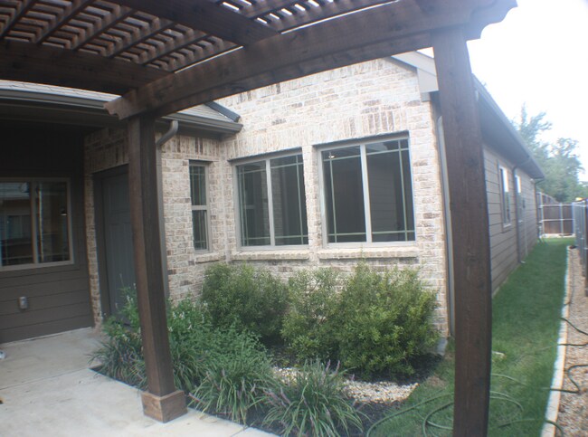 Building Photo - 593 Concho St