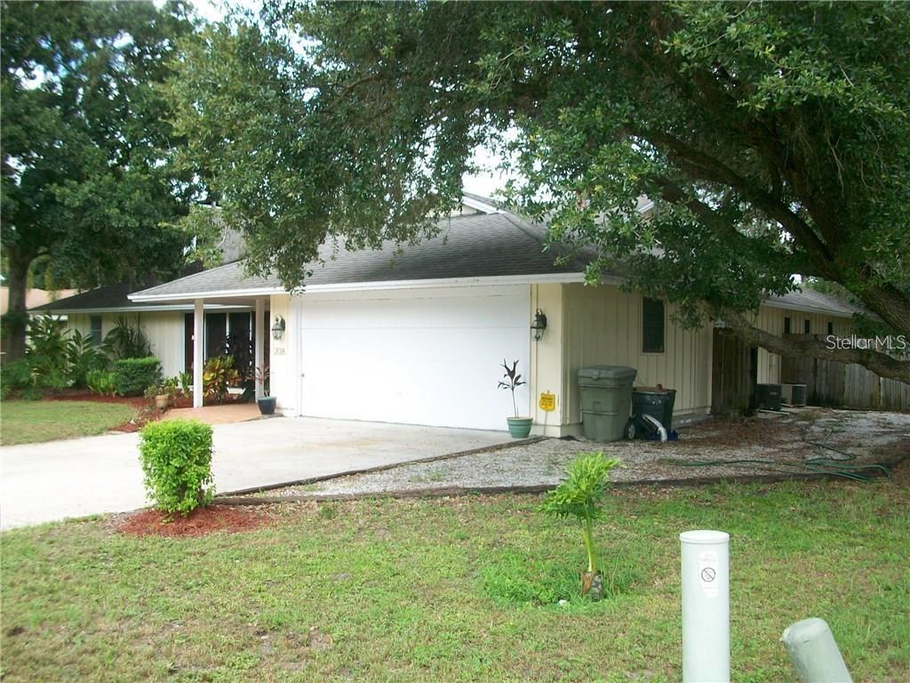Foto principal - 208 Whispering Oaks Ct