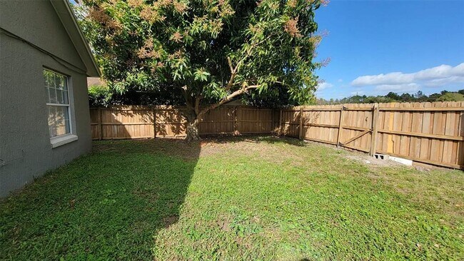 Foto del edificio - 2467 Quail Run Blvd N