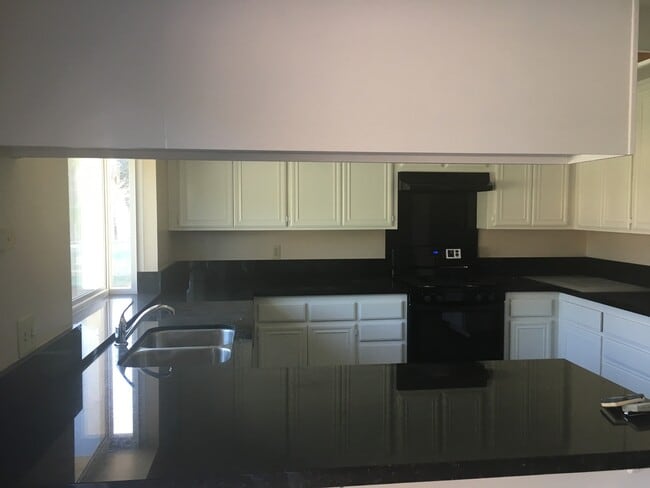 Building Photo - Stunning 5-Bedroom Home for Rent in Desirable Corona Neighborhood!