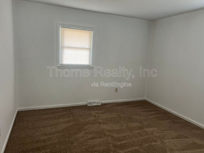 Foto del edificio - 1121 Brownview Dr