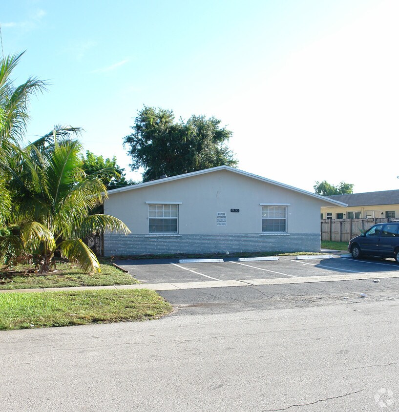 Foto del edificio - 5309 NW 18th Ct