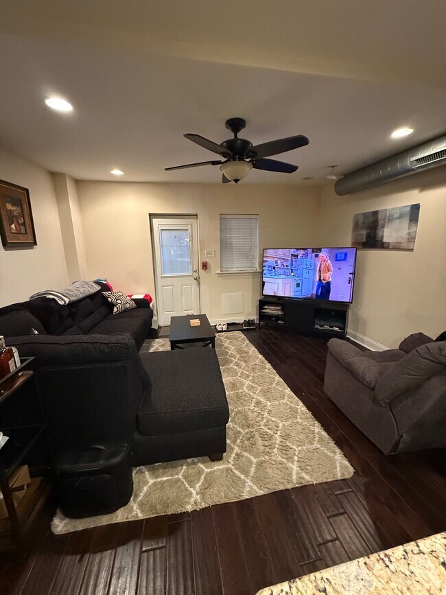 Foto del edificio - 6110 Ridge Ave