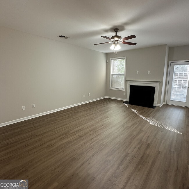Foto del edificio - 4295 Youngstown Cir