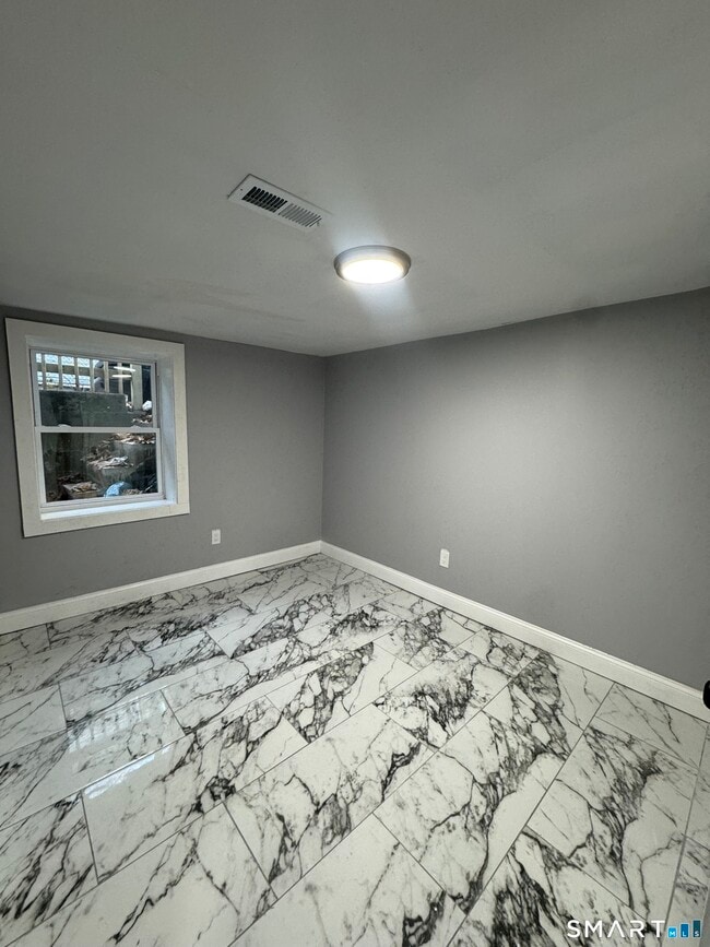 Building Photo - 231 Davenport Ave