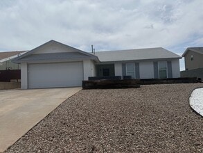 Building Photo - 2360 Mesa Ln