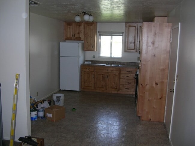 Building Photo - 265 S 900 W St