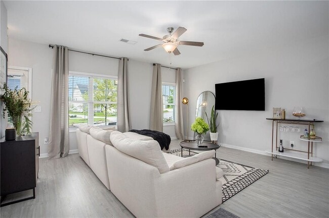 Foto del edificio - 1961 James Red Moore Blvd