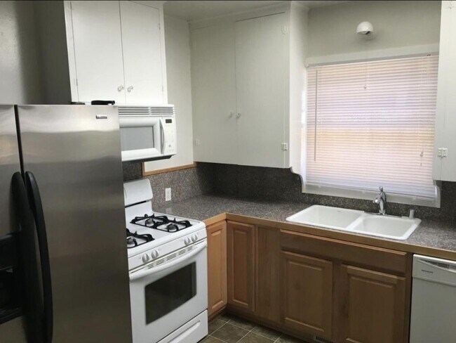 Foto del edificio - 1002 NW Lawnridge Ave