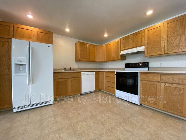 Building Photo - 1612 Sand Ct