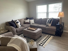 Building Photo - 510 S Peru St