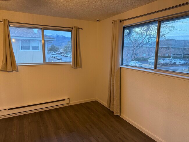 Foto del edificio - 1328 Green Ct N