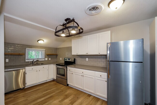 Foto del edificio - Stunning 3 Bedroom Home in Overland Park, KS