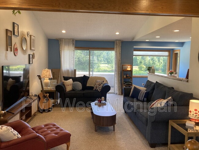 Building Photo - 1054 Fairfield Dr