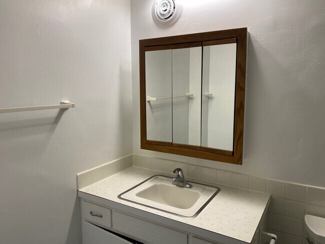 Building Photo - 518 Anderson Blvd