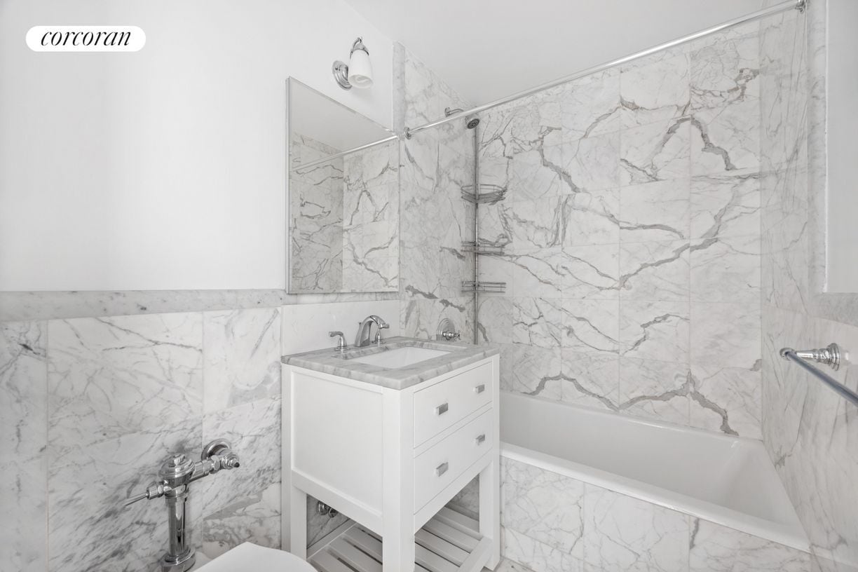 Foto del edificio - 9 E 56th St