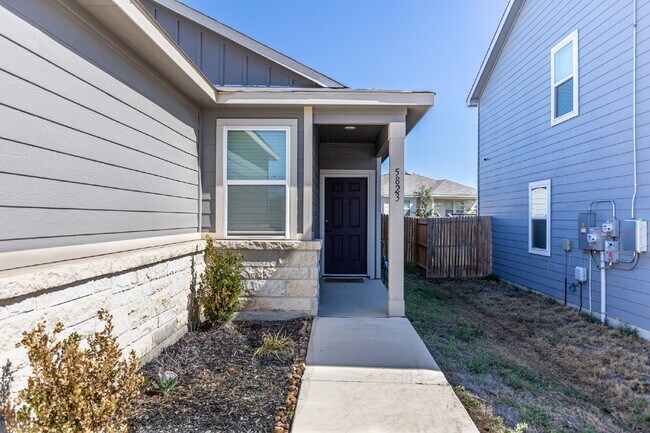 Foto del edificio - 5823 Hematite Rim